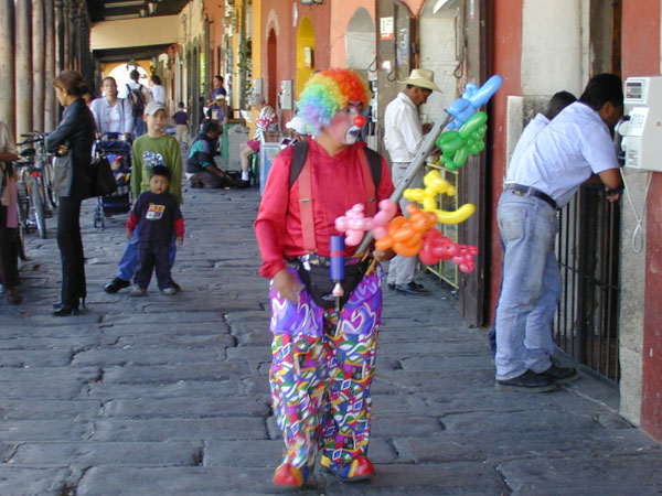 Ballon maker Guatemala feb 2003
