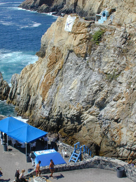 Where divers perform from top of rocks Acapulo feb 2003